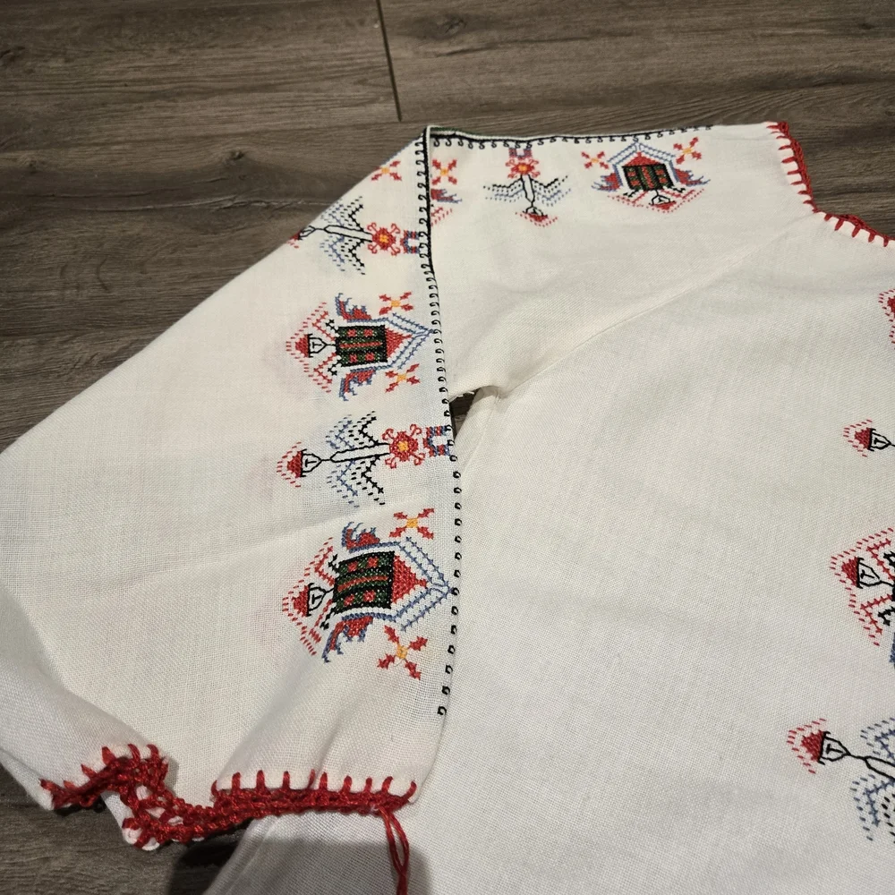 Bohemian White Cotton Tunic and Red Embroidered Blouse - Picture 3 of 6
